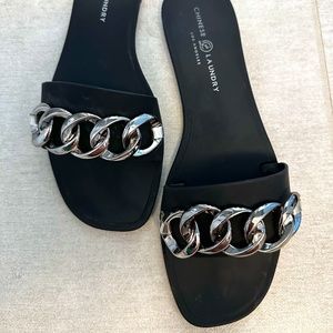 Chinese Laundry poolside plastic slides with silver buckles, size 8